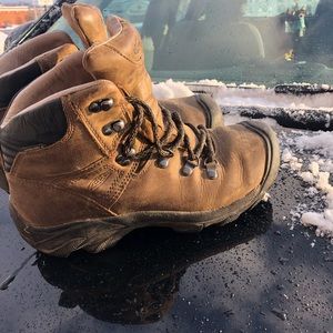 Keen bison leather hiking boots